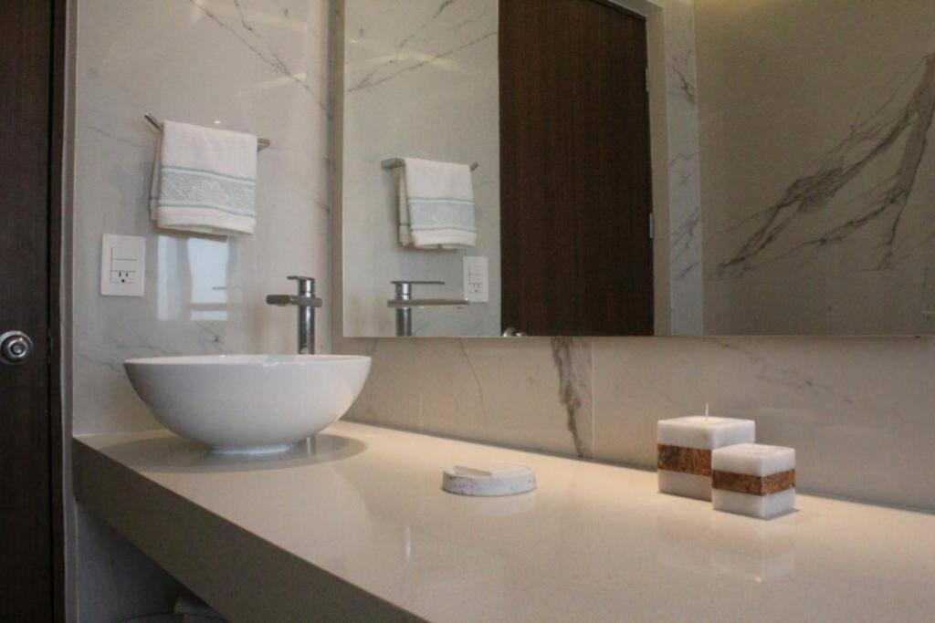 Beach Front Renewed Apartment Cancun Luaran gambar