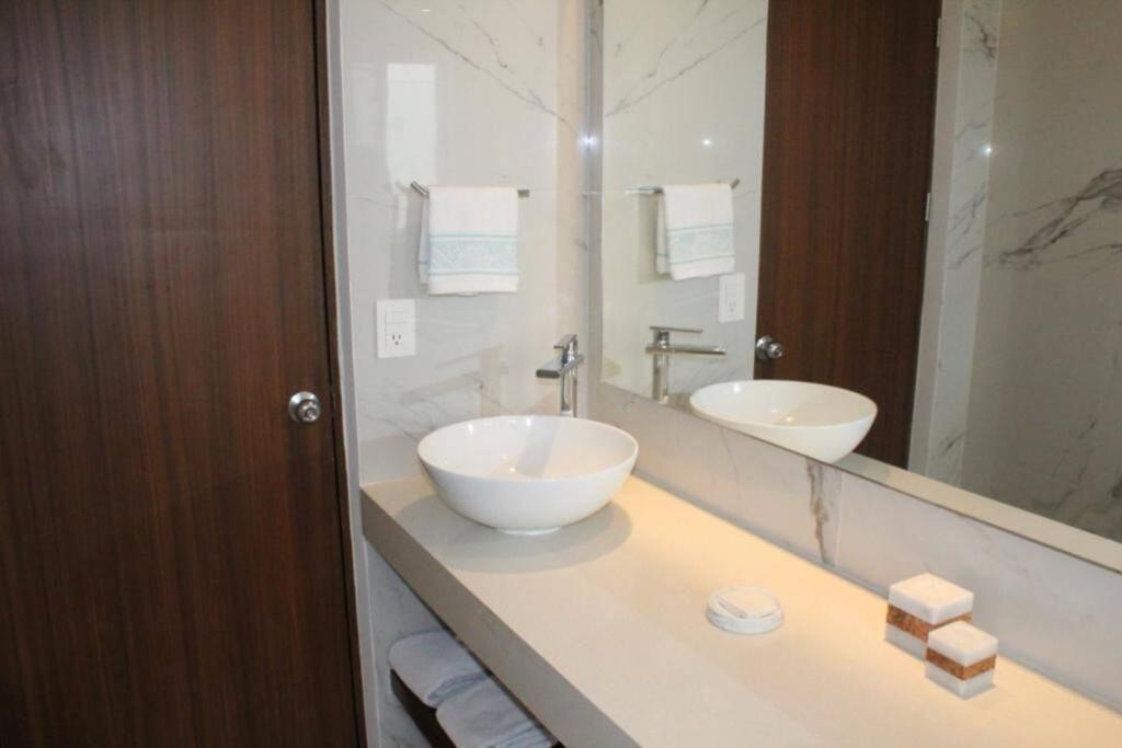Beach Front Renewed Apartment Cancun Luaran gambar